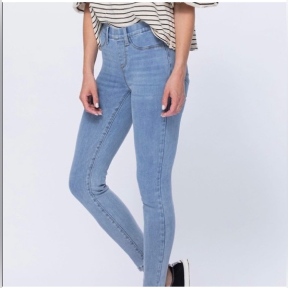 Judy Blue Denim - Judy Blue Mid Rise 9.5”‎ Pull On Skinny Jeggings Light Wash Inseam 28” size 9/29